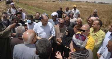 محافظ أسيوط يتفقد حصاد القمح بمركز أبوتيج ويعلن تقديم كافة الدعم للمزارعين