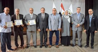 جامعة بنى سويف تكرم أعضاء الجهاز الإدارى ممن بلغوا سن المعاش خلال أبريل