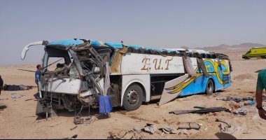 تفاصيل مصرع 2 وإصابة 43 شخصًا فى انقلاب أتوبيس رحلات بجنوب سيناء.. بالأسماء
