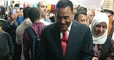 "العيد فرحة".. محافظ مطروح يفتتح معرضا لبيع ملابس العيد بأسعار مخفضة.. لايف