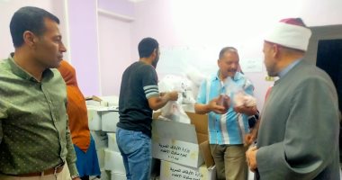 14 طن لحوم وسلع غذائية صكوك إطعام الأوقاف للحالات المستحقة بالوادى الجديد.. صور