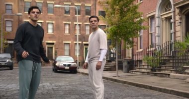 ستيفن هو المكان الآمن لـ مارك بعد موت شقيقه ووالدته في Moon Knight .. صور
