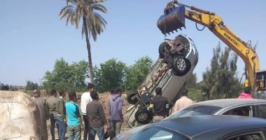إصابة سائق وطفل فى حادث انقلاب سيارة داخل ترعة بالمنشأة سوهاج