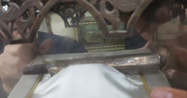 عصا الرسول التى هدم بها الأصنام خلال فتح مكة بمسجد الحسين.. صور