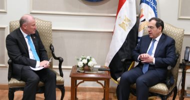 تعرف على تفاصيل مباحثات وزير البترول مع السفير الأسترالى بالقاهرة