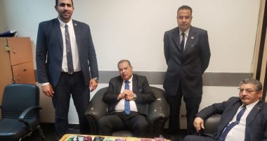 جمارك مطار القاهرة تضبط محاولة تهريب سجائر إلكترونية ومواد مخدرة