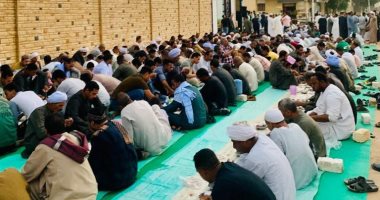 الساحة الرضوانية بالأقصر قبلة المحبين من قرى ونجوع محافظات الصعيد.. استضافت الآلاف من الصالحين والضيوف بحفل الإفطار السنوى فى ليلة القدر.. وتحصد لقب أكبر تجمع لآداء صلاة التراويح بالصعيد.. فيديو وصور