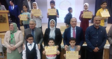السكرتير المساعد لمحافظة كفر الشيخ ووكيل التعليم يكرمان حفظة القرآن الكريم