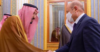 من "اتفاق الرياض" إلى "المجلس الرئاسى".. مسارات لإنهاء الصراع فى اليمن والانخراط فى الحل السياسى الشامل.. الدعوة لمؤتمر دولى لدعم الاقتصاد اليمنى.. والملك سلمان: ندعم جهود السلام.. وولى العهد: صفحة جديدة