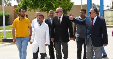 محافظ قنا يجرى جولة تفقدية بمشروعات الأمن الغذائى بالمعنا.. صور