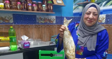 بيفطروا فسيخ فى كفر الشيخ.. تعالى شوف بيعملوها إزاى.. فيديو