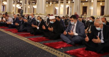 محافظ القاهرة يشهد صلاة الجمعة الأخيرة من رمضان بمسجد الحسين 