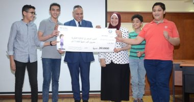 رئيس أكاديمية البحث العلمى يسلم جوائز الملكية الفكرية للفائزين بـ"الخبير الصغير"