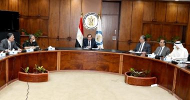 وزير البترول يتابع توافر المنتجات خلال موسمى الإجازات الحالية والحصاد 