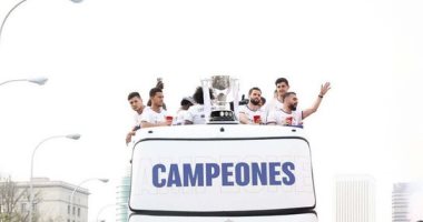 حافلة ريال مدريد تطوف شوارع مدريد احتفالا بلقب الدوري الإسباني.. فيديو وصور