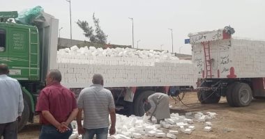 إزالة تعد على أراض زراعية والتحفظ على سيارة نقل مخالفة بمنطقة محور عدلى منصور