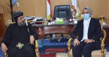 نائب محافظ الوادى الجديد تستقبل أسقف المحافظة للتهنئة بعيد الفطر المبارك