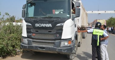 محافظ القليوبية يضبط سيارتين نقل تابعتين لمدينة طوخ لعدم وجود لوحات معدنية