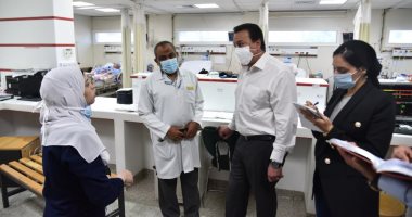 خالد عبدالغفار يوجه بالتحقيق في تحصيل رسوم فتح ملف طبي لنقل الدم بمستشفى أم المصريين