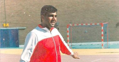 برة الملعب.. محمد الألفى مدرب اليد: نجمى المفضل أحمد عز وبحب عمرو دياب