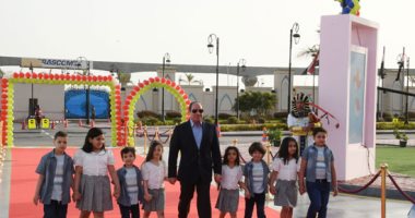 الرئيس السيسى يكرم أسر شهداء الجيش والشرطة فى احتفالية عيد الفطر