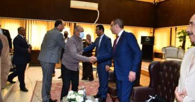 محافظ الفيوم يستقبل المهنئين بعيد الفطر المبارك.. صور