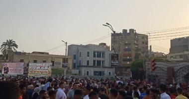 بلالين وتوزيع الحلوى.. مظاهر الاحتفالات بعيد الفطر فى بنى سويف (لايف وصور)