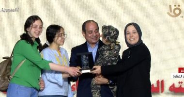 الرئيس السيسي يكرم أسر شهداء الجيش والشرطة والأطقم الطبية