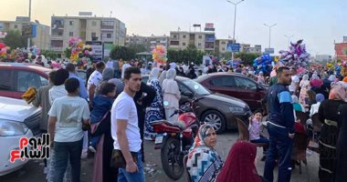 العيد فرحة أهل مصر بيعملوا عظمة بعد صلاة العيد بالبالونات والألعاب بالمحافظات