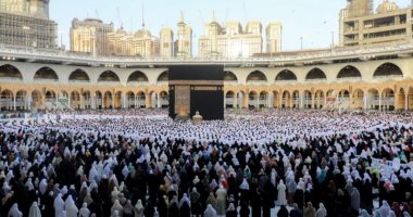 عيد الفطر حول العالم.. المساجد تمتلئ بالمصلين لأداء صلاة العيد.. أكثر من 200 ألف فلسطينى يؤدون الصلاة بالمسجد الأقصى.. إمام المسجد النبوى: يوم العيد هو يوم الجوائز.. وهذه مظاهر فرحة فطر الصائمين.. فيديو وصور