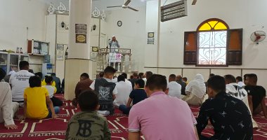  أهالى الإسماعيلية يؤدون صلاة عيد الفطر ويحتفلون بالساحات.. لايف وصور