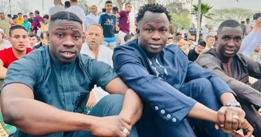 سايكو كونتيه لاعب الإسماعيلى يؤدى صلاة عيد الفطر 
