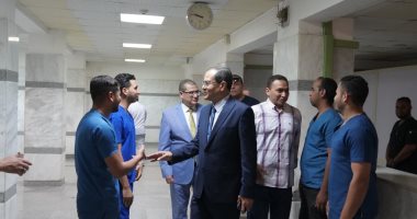 "كحك العيد" هدية رئيس جامعة سوهاج في عيد الفطر للمرضى بالمستشفى الجامعي