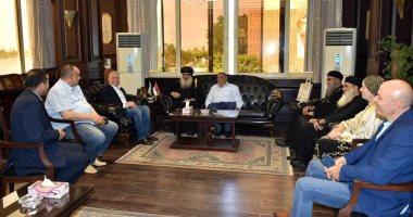 قيادات الكنيسة بالأقصر يقدمون التهاني للمحافظ بمناسبة عيد الفطر.. صور