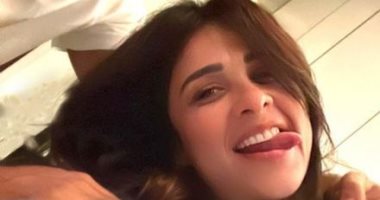 ياسمين عبد العزيز تهنئ متابعيها بعيد الفطر بصور مع أحمد العوضى
