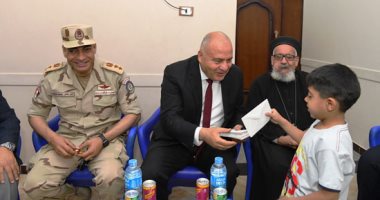 المحافظون يحتفلون بعيد الفطر مع الأيتام والمرضى وكبار السن.. محافظ الأقصر يوزع الهدايا والألعاب على أطفال السرطان بمستشفى شفاء الأورمان.. محافظ القليوبية يوزع هدايا على الأطفال الأيتام ونزلاء دار المسنين ببنها