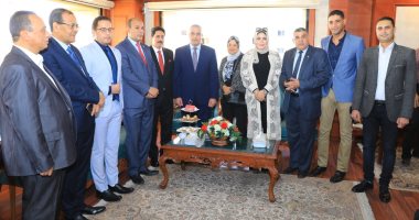 محافظ سوهاج يستقبل المهنئين بعيد الفطر المبارك
