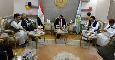 محافظ مطروح يستقبل المهنئين بالعيد ويؤكد فتح الحدائق والمتنزهات.. فيديو
