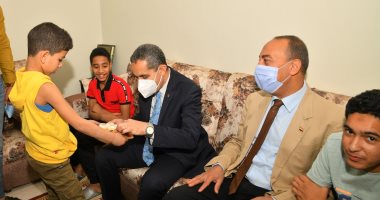محافظ الغربية يزور دارين للأيتام بطنطا ويشارك الأيتام فرحة العيد.. صور