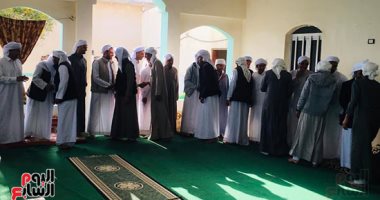 العيد فرحة.. احتفالات أهالى سيناء شكل تانى.. الدواوين والمجالس تستقبل المحتفلين.. والشباب يتسابقون لإسعاد زوارهم بالحلويات والقهوة العربية.. ومراكز الشباب بيت سعادة للأسر والأطفال.. وتقاليد الأجداد تتجدد بالقرى