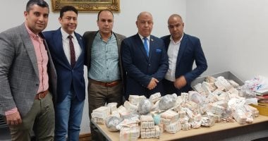 جمارك مطار برج العرب تحبط محاولة تهريب أدوية هشاشة عظام بمليون جنيه.. صور
