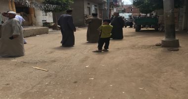 النيابة تعاين موقع المنزل المنهارة شرفته بقرية بقلولة فى الغربية.. لايف وصور