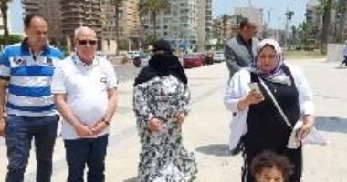 محافظ بورسعيد يتفقد ساحة الشهداء ويقدم التهنئة للمواطنين بعيد الفطر