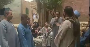 فرحة العيد تحلى بذكر الله.. احتفالات متصلة فى قنا بحلقات المدح والإنشاد.. فيديو