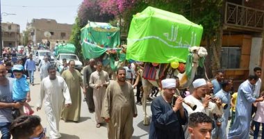 هكذا يحتفل أهالى القصير بعيد الفطر.. "المحامل والجمال" تطوف شوارع المدينة بالبحر الأحمر.. كل محمل لشيخ له ضريح بالمدينة.. والمزمار البلدى والطبل يصاحب الجمال أينما طافت.. تنظم كل عيد وليلة النصف من شعبان
