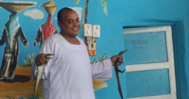 تماسيح النيل في المنازل.. بيوت النوبة فى أسوان لا تخلو من تربية التماسيح.. والأهالى: عادة توارثناها من الأجداد.. وتعجب الزائرين ويلتقطون الصور التذكارية والسيلفى معهم.. وأصبحت مزارا سياحيا ويعتبرونه "الوفى"