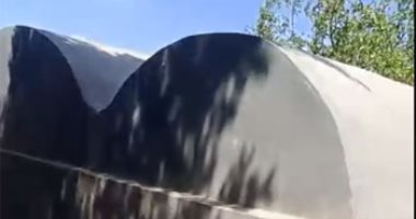 لقوا مصرعهم بحادث أليم.. لحظات صعبة من أمام مقابر ضحايا حادث كفر الشيخ.. فيديو