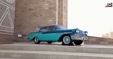 التقط صورا مجانية مع سيارة جمال عبدالناصر التاريخية فى أسوان.. لايف