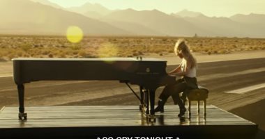 ليدى جاجا تطرح أغنيتها Hold My Hand من فيلم توم كروز الجديد.. فيديو