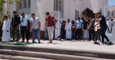تشييع جثمان مهندس غرق أثناء محاولة إنقاذ ابنته في العيد بمطروح.. فيديو وصور